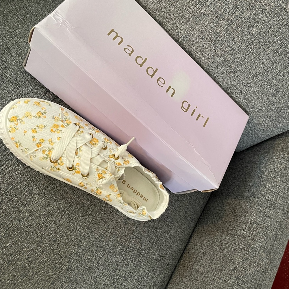 Madden Girl White and Yellow Floral Sneakers NWT - Picture 3 of 5